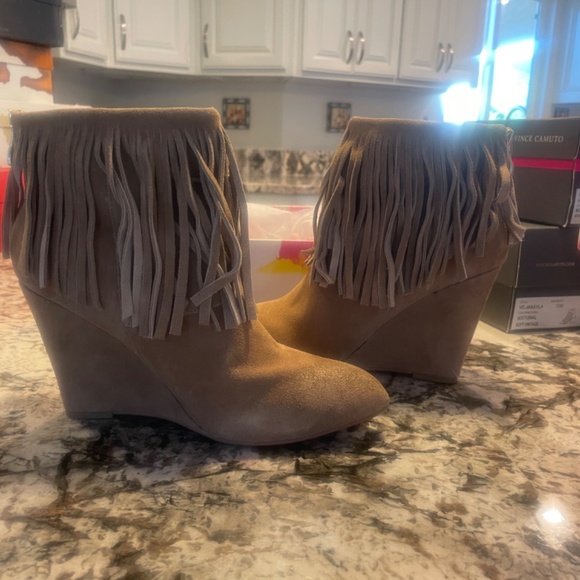 CHINESE LAUNDRY- FRINGE BURNISHED BOOTIES-BRAND NEW 9.5 - Picture 3 of 6